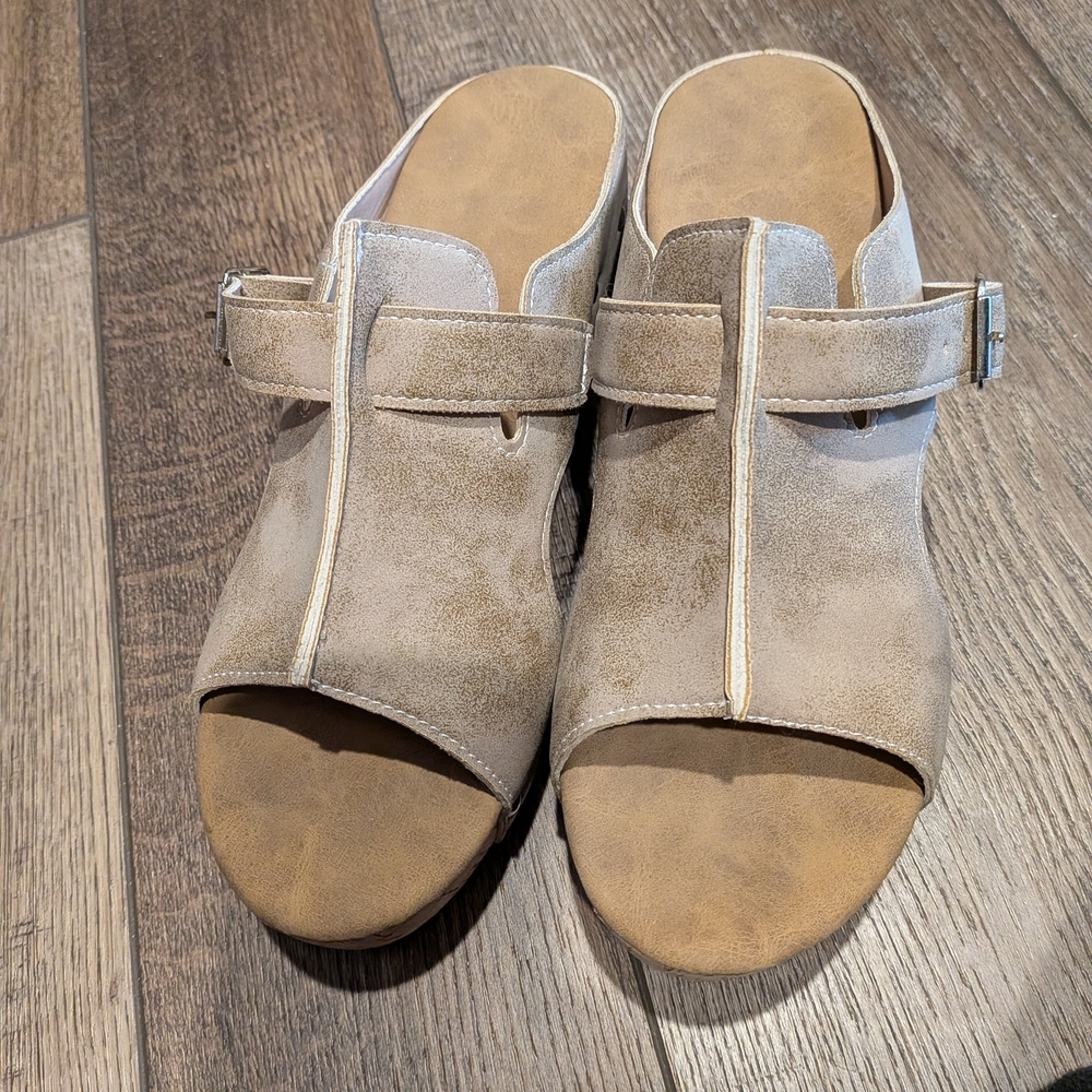 Apt. 9 Women's Beige Suede Loafers